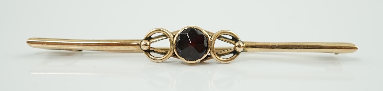 A late 19th century Russian August Wilhelm Holstrom for Fabergé 56 zolotnik gold and single stone garnet set bar brooch